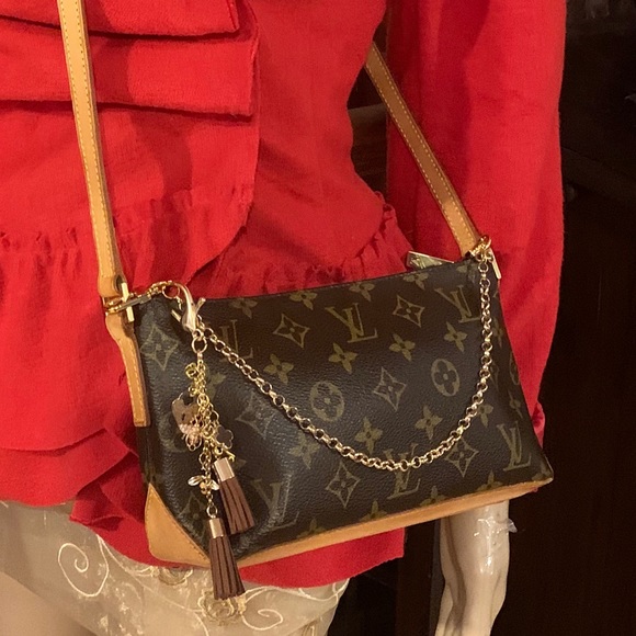 Louis Vuitton Handbags - 🎁🎄LV TROTTEUR SUPER ATTRACTIVE TRENDY CLASSIC🎁
